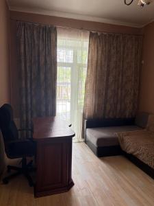 Подобова оренда 2-поверхової 4-кімнатної квартири в центрі Одеси