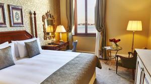 Grand Deluxe Room Lagoon View room in San Clemente Palace Kempinski Venice