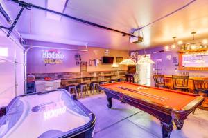 Welcoming Bullhead City Home with Pool and Game Room!