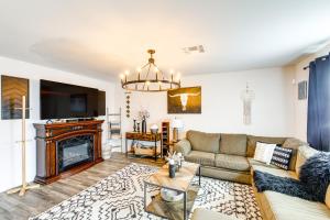 Welcoming Bullhead City Home with Pool and Game Room!