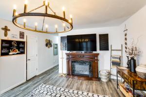 Welcoming Bullhead City Home with Pool and Game Room!