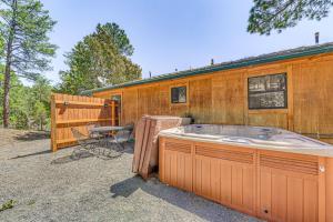 Peaceful Ruidoso Cabin Hot Tub, Mountain Views!