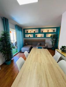 Piso Shic de playa Fenals con terraza y piscina