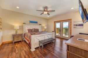 Villa Tavia by Stony Brook Cabins