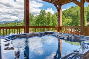 Villa Tavia by Stony Brook Cabins