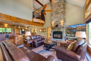 Villa Tavia by Stony Brook Cabins