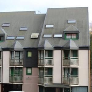 Appt au lioran à Laveissiere, 6pers, 1 chambre, lits superposés et canapé