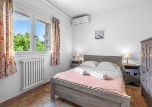 Villas Villa provencale calme avec piscine chauffee 6 ch : photos des chambres