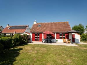Holiday Home Polderhuis 9 parking and shared pool by Interhome