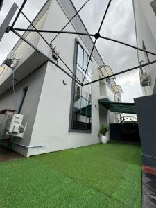 5b Service Apartment