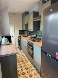 Cosy Lincoln Home Sleeps 6 with Parking