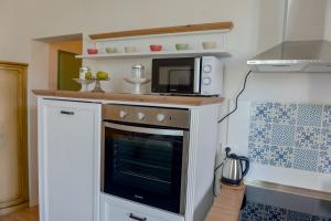 Ines Lake Garden - with private parking & garden