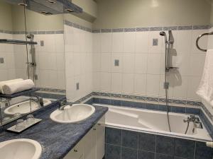 Appartements Chateau de Marteville : photos des chambres