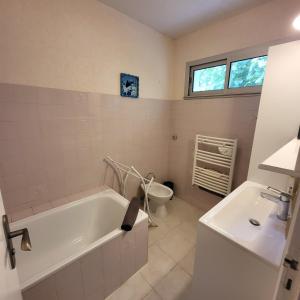 Maisons de vacances FOUESNANT La Maison de Gigi, a 2 minutes de la plage de KERLER : photos des chambres