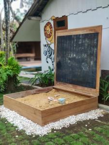 Entire Heritage Villa Family friendly in the Center of Yogya with Swimming Pool - Up to 9 people