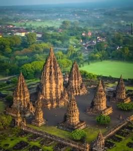 Entire Heritage Villa Family friendly in the Center of Yogya with Swimming Pool - Up to 9 people