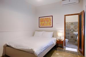 Entire Heritage Villa Family friendly in the Center of Yogya with Swimming Pool - Up to 9 people