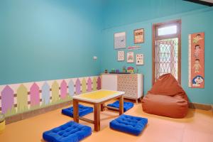 Entire Heritage Villa Family friendly in the Center of Yogya with Swimming Pool - Up to 9 people