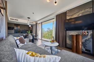 Golden Hour Apartments- Loft H 419