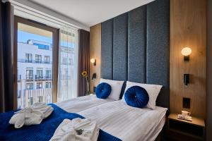 Golden Hour Apartments- Loft H 419