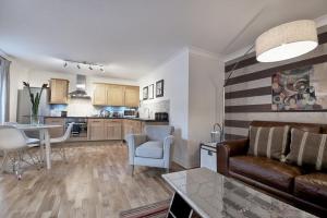 Luxury 2 bedroom Flat with Parking