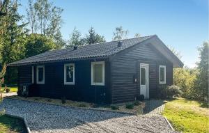 Stunning Home In Fårvang With Wifi