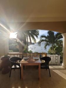 Studio apartment with ocean views and pool