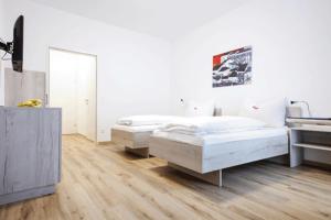 TPE Arena - Zimmer am Ebersdorfer See