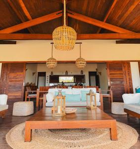 Villa Guaiuba linda casa com piscina e vista por mar !