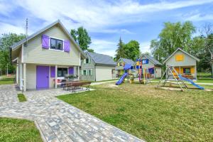 KOLOROWE DOMKI Rewal