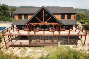 Misty Mountain Memories by Venture Smoky Mountains