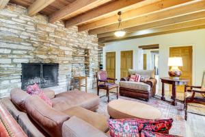 3 Mi to Zoo & Garden: ABQ Home w Heated Pool!