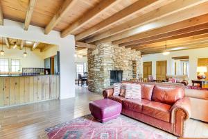 3 Mi to Zoo & Garden: ABQ Home w Heated Pool!