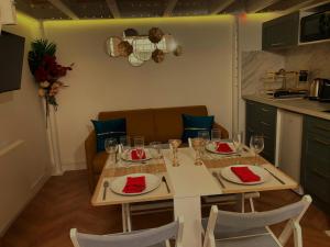 Appartements Studio de Reve a Versailles Plein Centre , 500m Chateau, 350m Gare Rive Gauche : photos des chambres