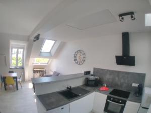 T2 centreville, appart lumineux,1 chambre, 4 pers, climatisation, wifi, parking public gratuit