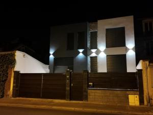 Appartements Magnifique T2 dans une maison neuve d'architecte / Magnificent T2 in a new architect house : photos des chambres