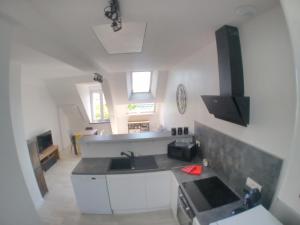 T2 centreville, appart lumineux,1 chambre, 4 pers, climatisation, wifi, parking public gratuit