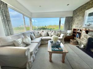 Ty Bychan- Sea Views- Pet Friendly-Secure Garden-4 Bed