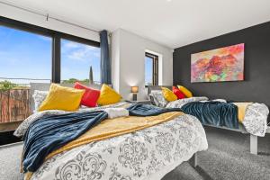 Luxury City Centre 3 Bedroom 5Beds Apartment with Secured Parking