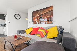 Luxury City Centre 3 Bedroom 5Beds Apartment with Secured Parking