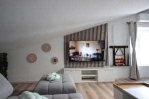 Verdun Centre - Full climatisation - 3 chambres - 7 couchages - 10 personnes - Parking Proche - Terrain 800m2 - Balnéothérapie - Air de jeux extérieurs - TOP CONFORT - Géré par PrestaZenServices