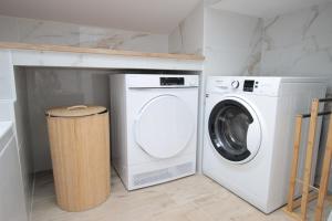 Appartements Verdun Centre - Full climatisation - 3 chambres - 7 couchages - 10 personnes - Parking Proche - Terrain 800m2 - Balneotherapie - Air de jeux exterieurs - TOP CONFORT - Gere par PrestaZen-Services : photos des chambres