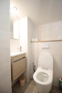 Appartements Verdun Centre - Full climatisation - 3 chambres - 7 couchages - 10 personnes - Parking Proche - Terrain 800m2 - Balneotherapie - Air de jeux exterieurs - TOP CONFORT - Gere par PrestaZen-Services : photos des chambres