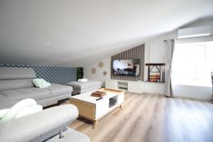 Verdun Centre - Full climatisation - 3 chambres - 7 couchages - 10 personnes - Parking Proche - Terrain 800m2 - Balnéothérapie - Air de jeux extérieurs - TOP CONFORT - Géré par PrestaZenServices