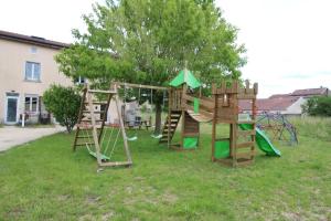 Appartements Verdun Centre - Full climatisation - 3 chambres - 7 couchages - 10 personnes - Parking Proche - Terrain 800m2 - Balneotherapie - Air de jeux exterieurs - TOP CONFORT - Gere par PrestaZen-Services : photos des chambres