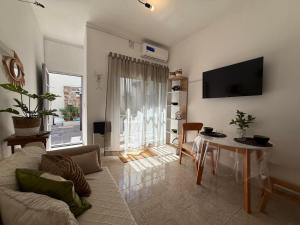 VIA VALENTINA "el deseo de volver" departamentos temporales sobre Av Eden centro