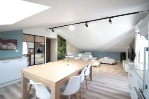 Verdun Centre - Full climatisation - 3 chambres - 7 couchages - 10 personnes - Parking Proche - Terrain 800m2 - Balnéothérapie - Air de jeux extérieurs - TOP CONFORT - Géré par PrestaZenServices