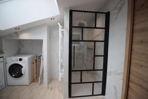 Appartements Verdun Centre - Full climatisation - 3 chambres - 7 couchages - 10 personnes - Parking Proche - Terrain 800m2 - Balneotherapie - Air de jeux exterieurs - TOP CONFORT - Gere par PrestaZen-Services : photos des chambres