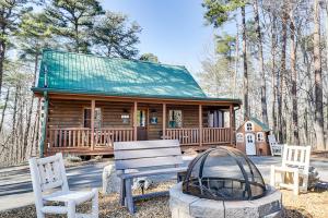 Old Oak View by Venture Smoky Mountains