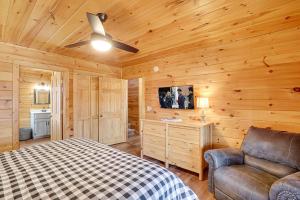 Old Oak View by Venture Smoky Mountains